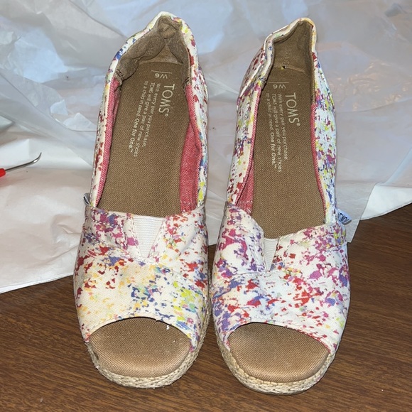 TOMS Espadrille Wedge Canvas Slip On Peep Toe Splatter Multi Color  size 6 - Picture 2 of 9